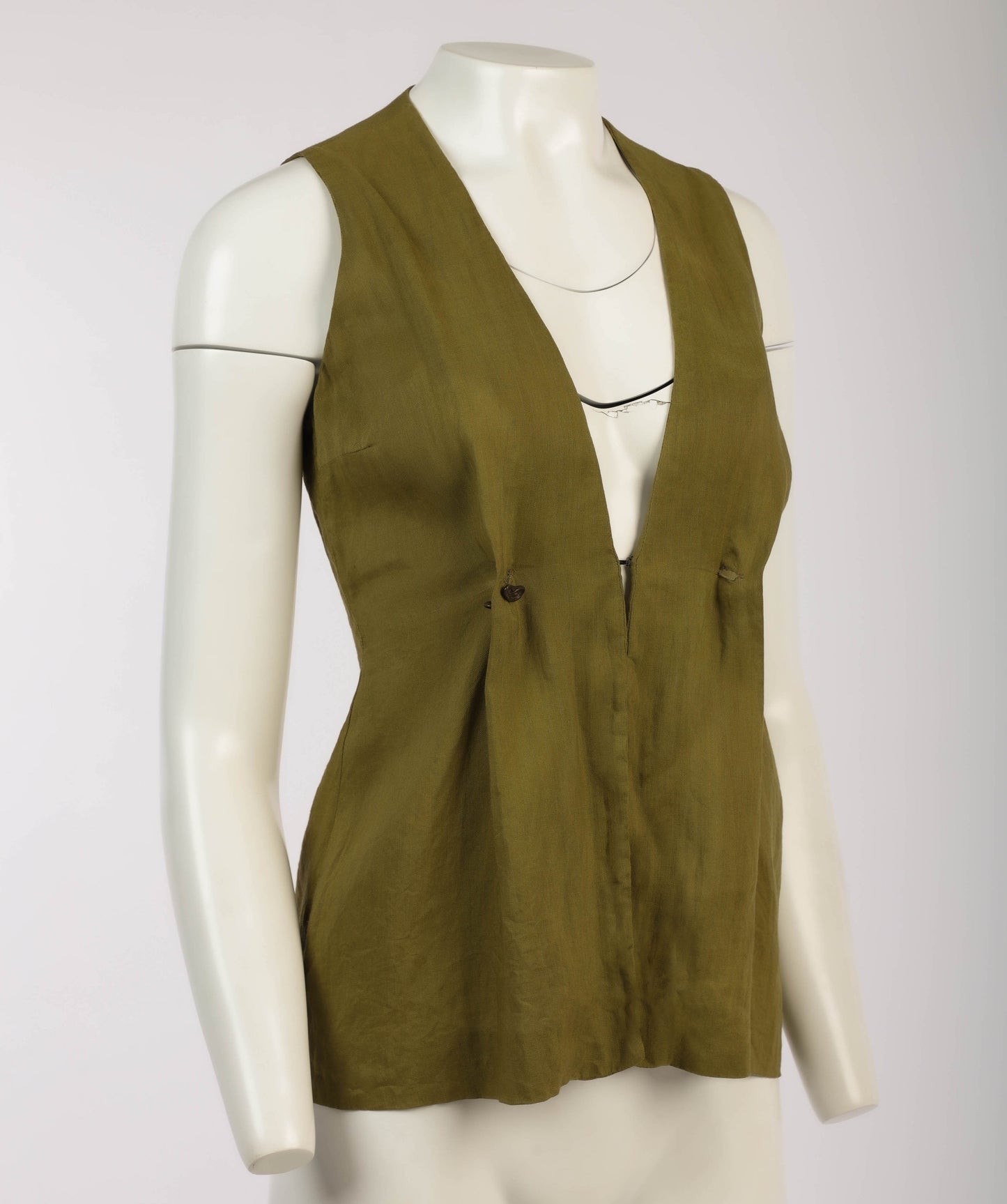 Sybilla Por Gibo Silk Linen Top With Metal Ear Closure