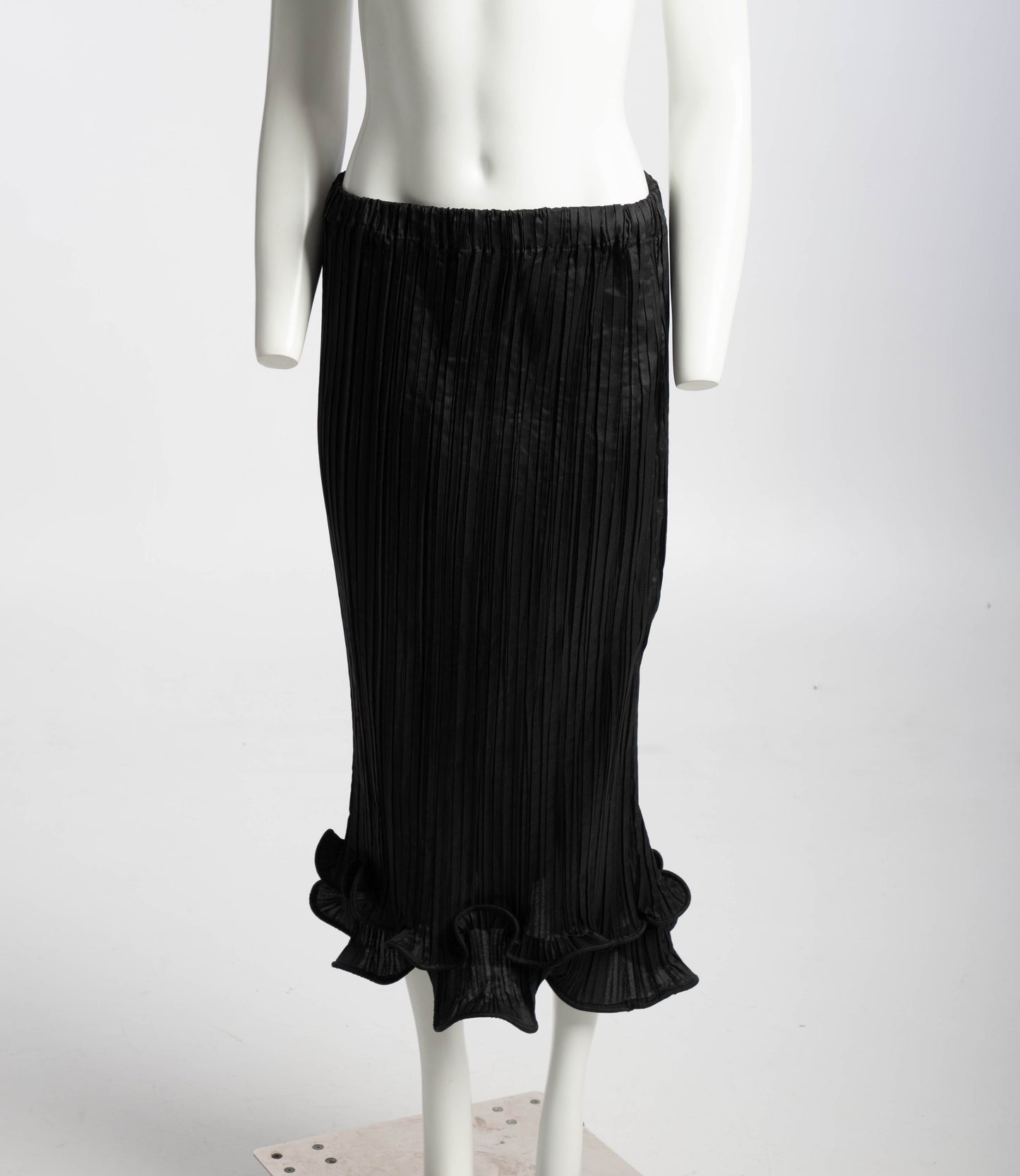 Arrey Kono Black Pleated Long Skirt with Curly Hem