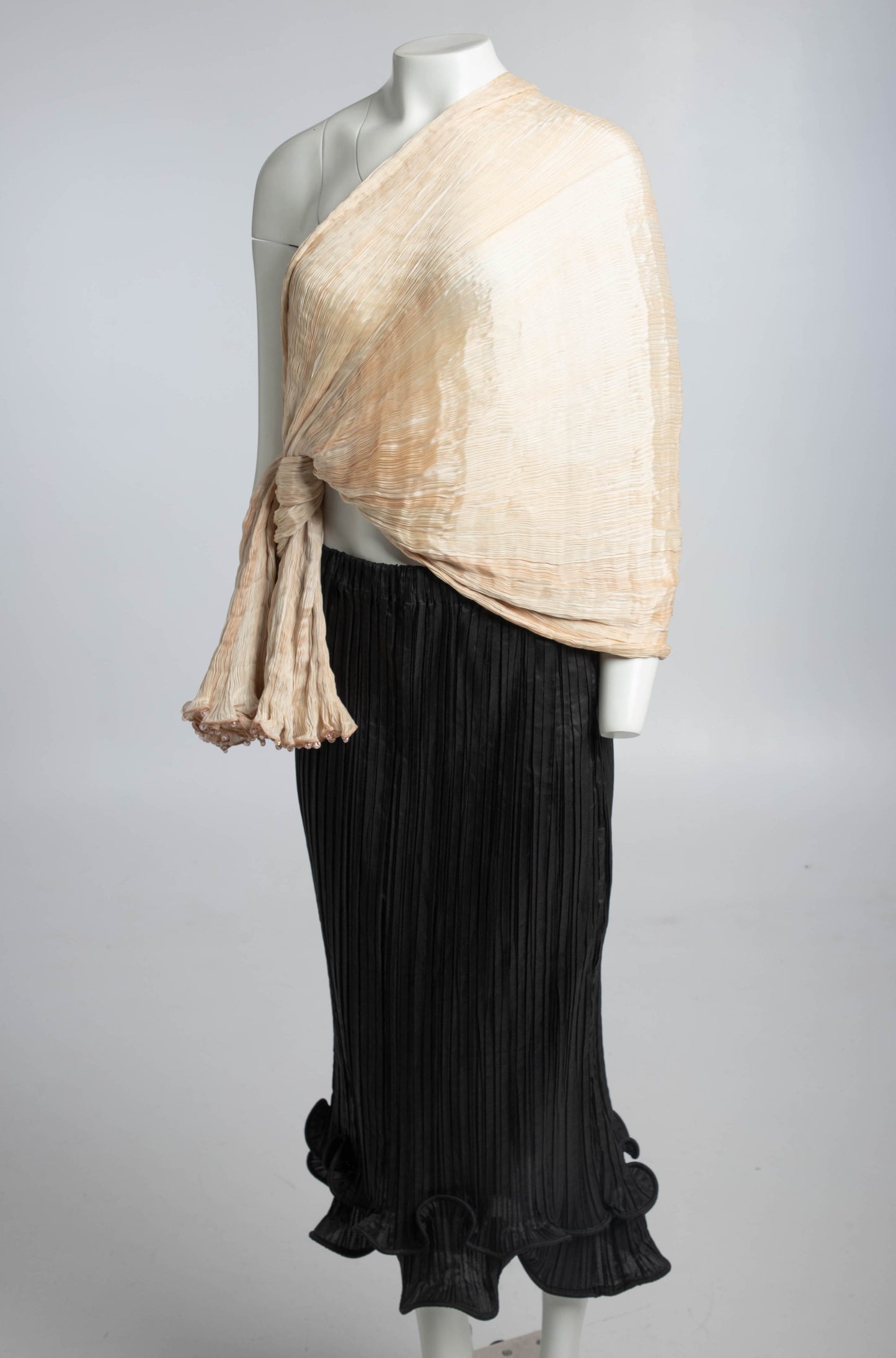 Arrey Kono Black Pleated Long Skirt with Curly Hem