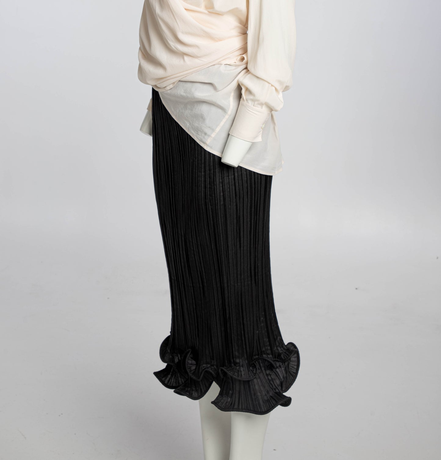 Arrey Kono Black Pleated Long Skirt with Curly Hem