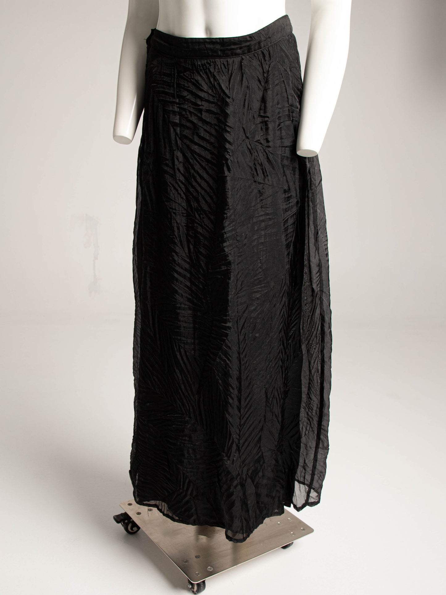 Yanagisawa Black Crinkle Pleated Skirt