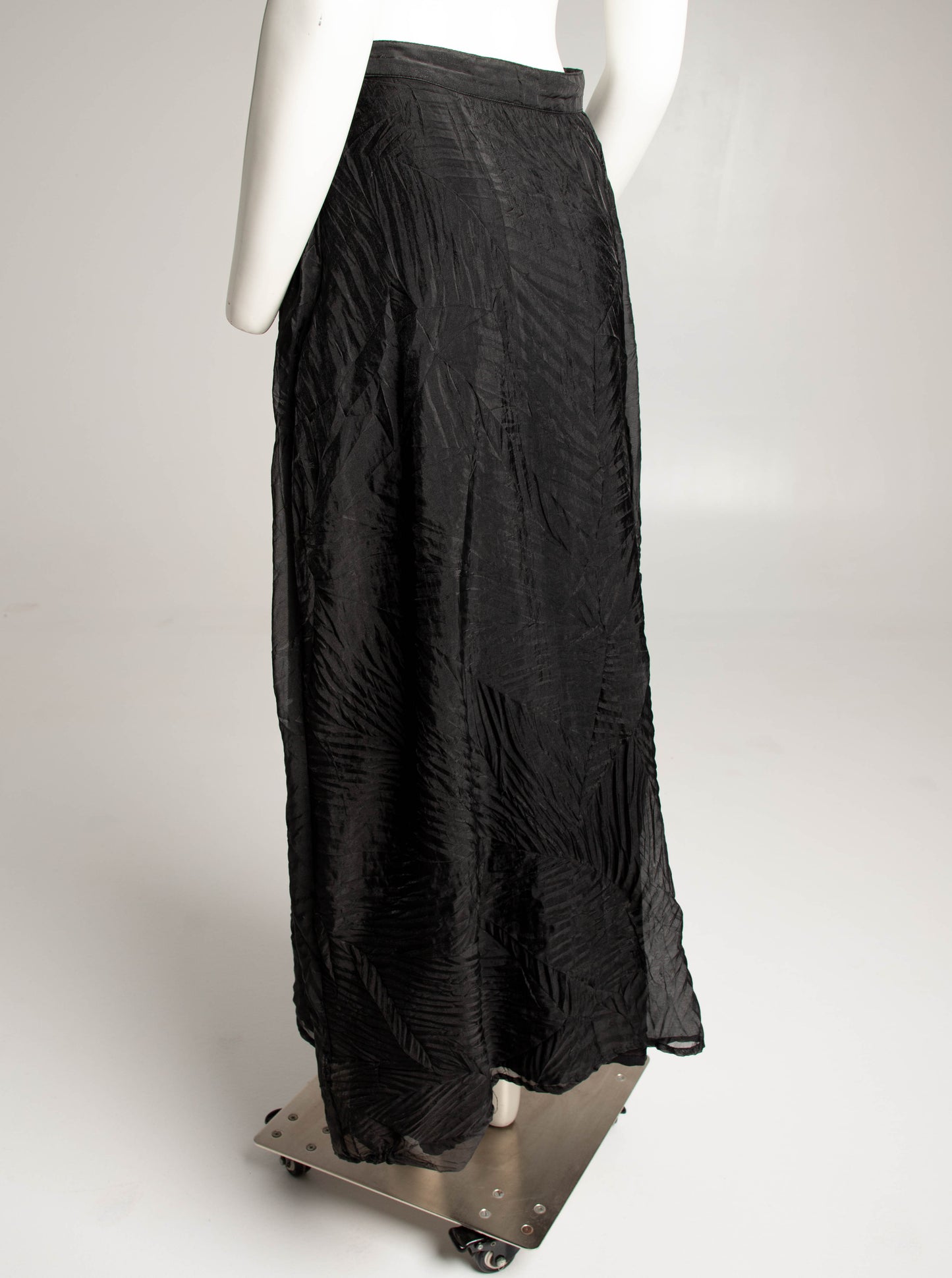 Yanagisawa Black Crinkle Pleated Skirt