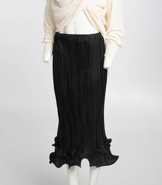 Arrey Kono Black Pleated Long Skirt with Curly Hem