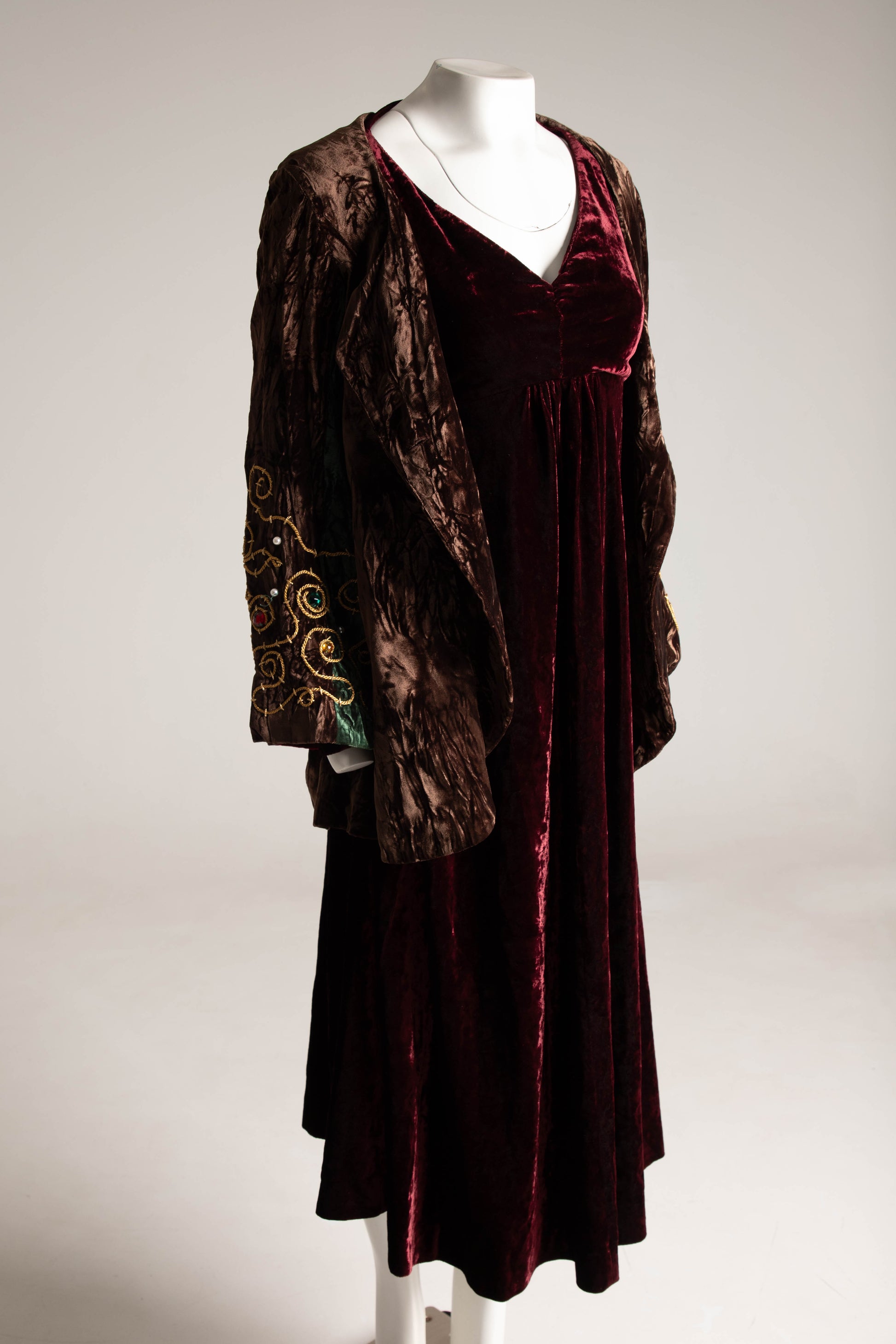 Dolce & Gabbana Burgundy Velvet Empireline Dress Sacrificium Dolce & Gabbana Burgundy Velvet Empireline Dress Sacrificium